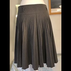 Fashion Ave pleated & elegant skirt. L
